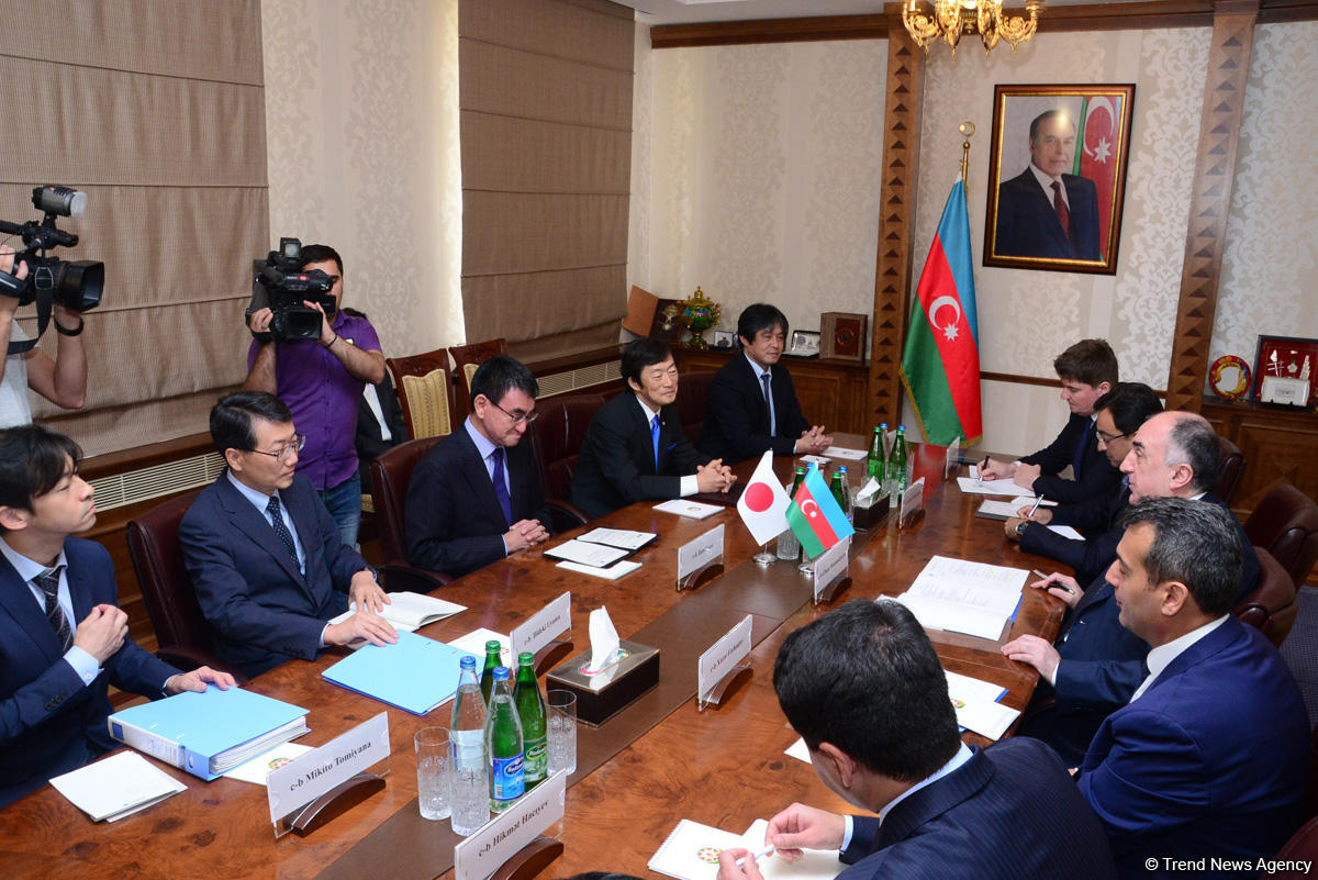 Azerbaijani, Japanese FMs meet in Baku (PHOTO)