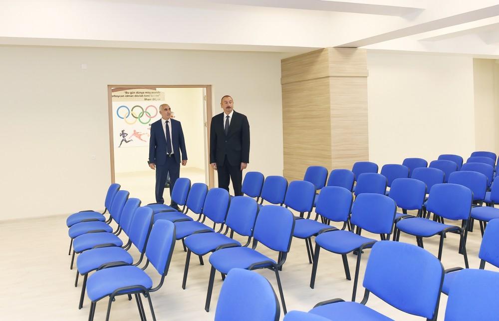 President Ilham Aliyev views conditions at reconstructed lyceum in Baku (PHOTO)