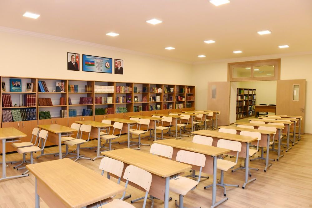 President Ilham Aliyev views conditions at reconstructed lyceum in Baku (PHOTO)