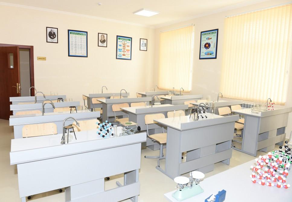 President Aliyev views newly reconstructed school in Mashtagha settlement (PHOTO)