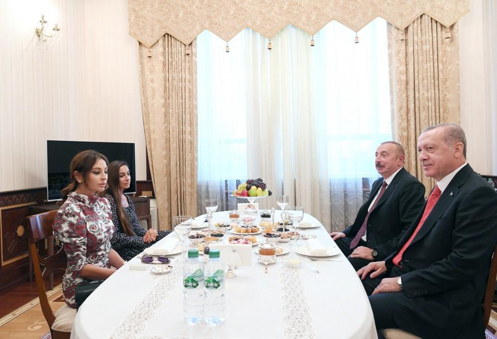 Azerbaijani, Turkish presidents, First Lady Mehriban Aliyeva attend parade, dedicated to 100th anniversary of Baku’s liberation (PHOTO)