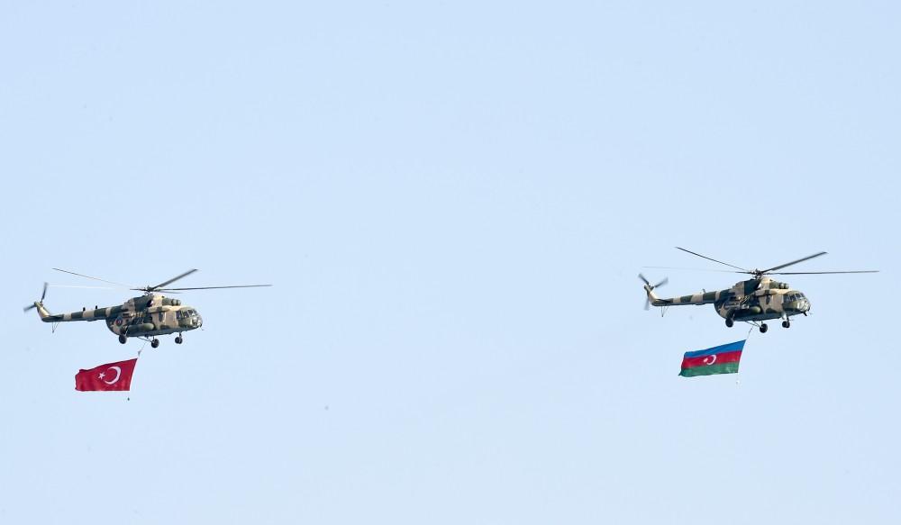 Azerbaijani, Turkish presidents, First Lady Mehriban Aliyeva attend parade, dedicated to 100th anniversary of Baku’s liberation (PHOTO)