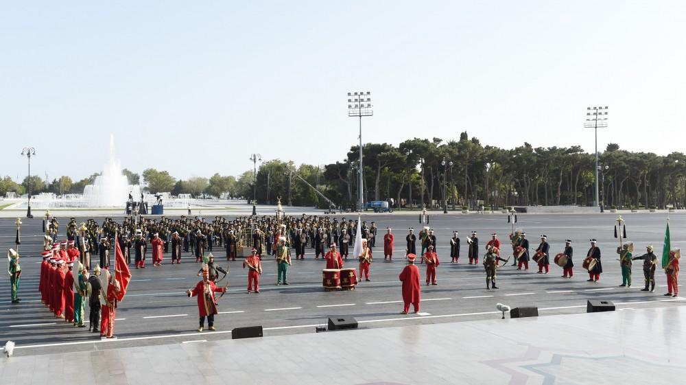 Azerbaijani, Turkish presidents, First Lady Mehriban Aliyeva attend parade, dedicated to 100th anniversary of Baku’s liberation (PHOTO)