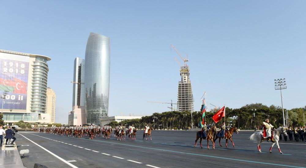 Azerbaijani, Turkish presidents, First Lady Mehriban Aliyeva attend parade, dedicated to 100th anniversary of Baku’s liberation (PHOTO)