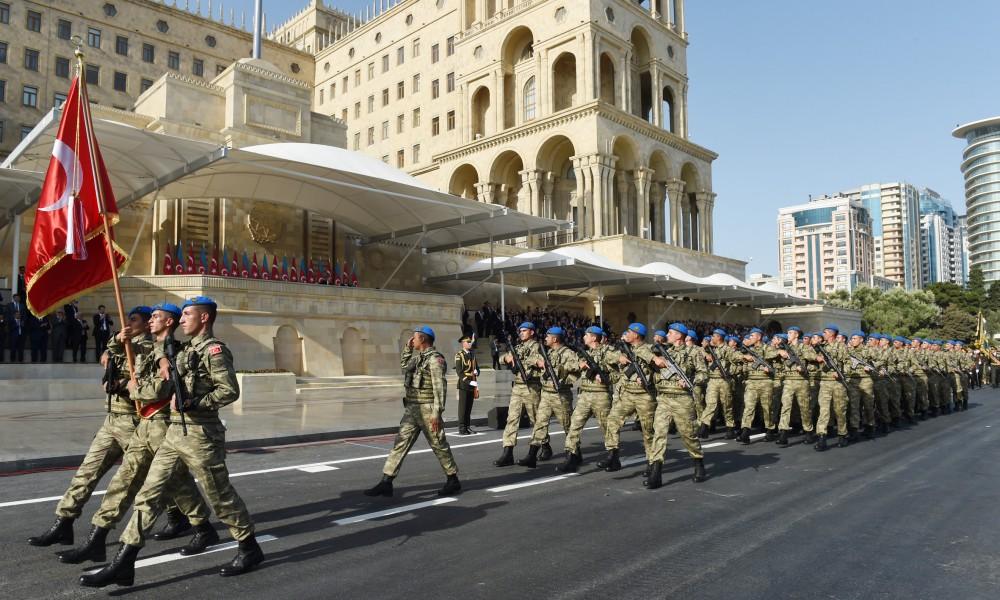 Azerbaijani, Turkish presidents, First Lady Mehriban Aliyeva attend parade, dedicated to 100th anniversary of Baku’s liberation (PHOTO)