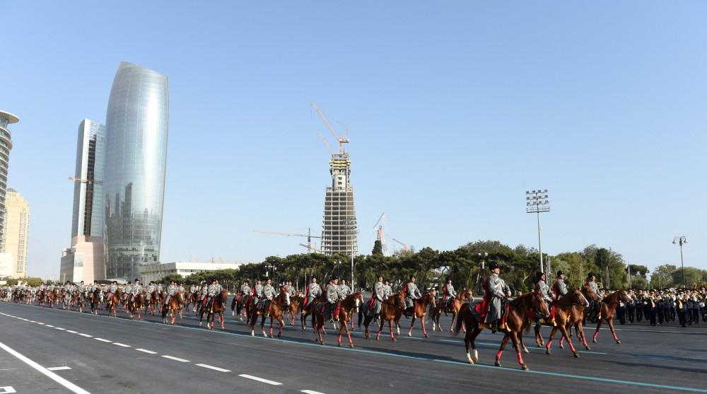 Azerbaijani, Turkish presidents, First Lady Mehriban Aliyeva attend parade, dedicated to 100th anniversary of Baku’s liberation (PHOTO)