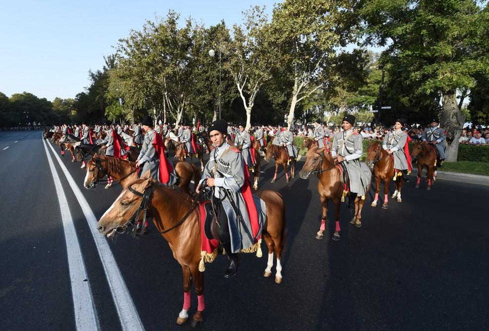 Azerbaijani, Turkish presidents, First Lady Mehriban Aliyeva attend parade, dedicated to 100th anniversary of Baku’s liberation (PHOTO)