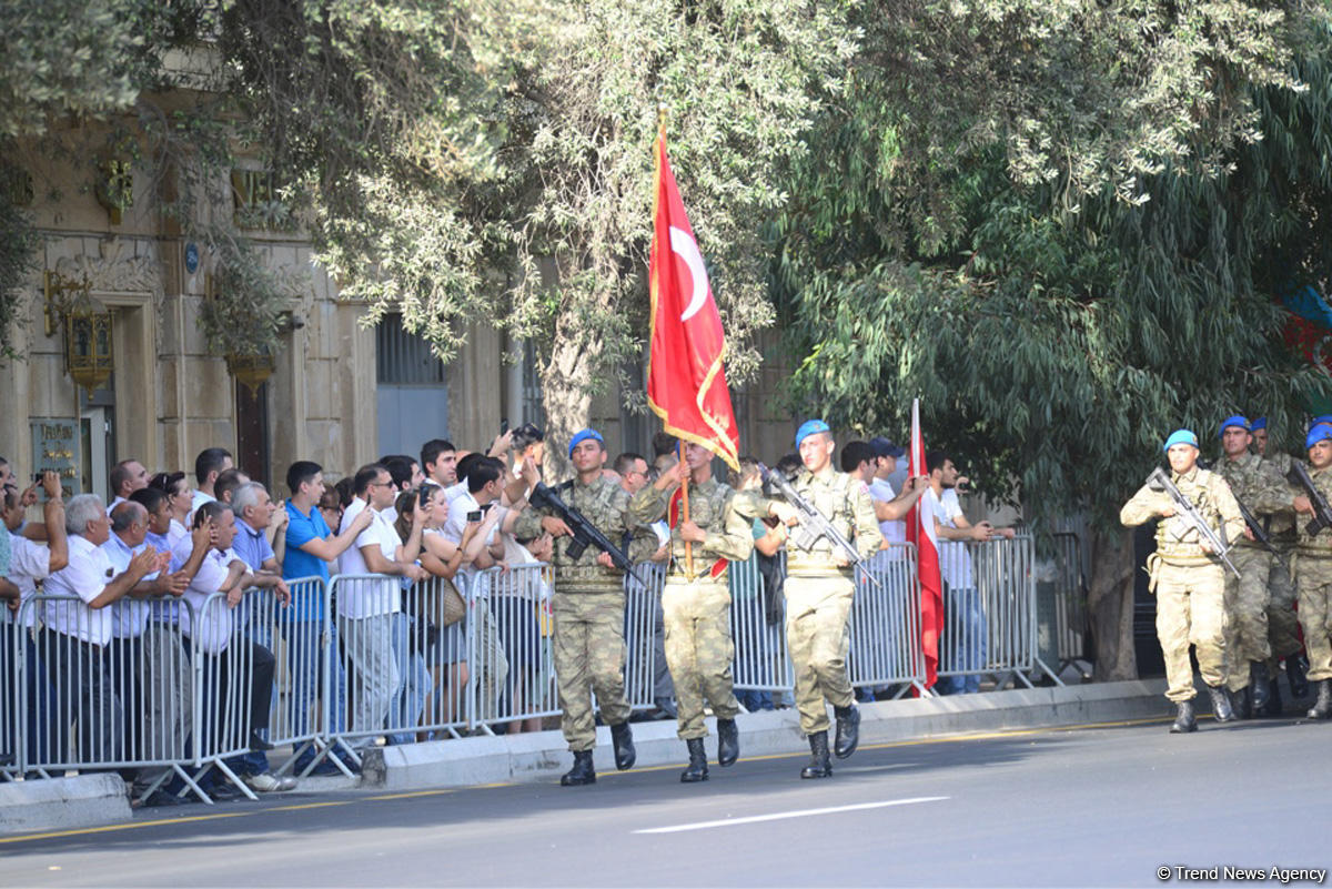 Parade to mark 100th anniversary of Baku’s liberation (PHOTOS)