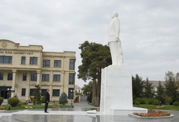 Azerbaijani president arrives in Bilasuvar district (PHOTO)