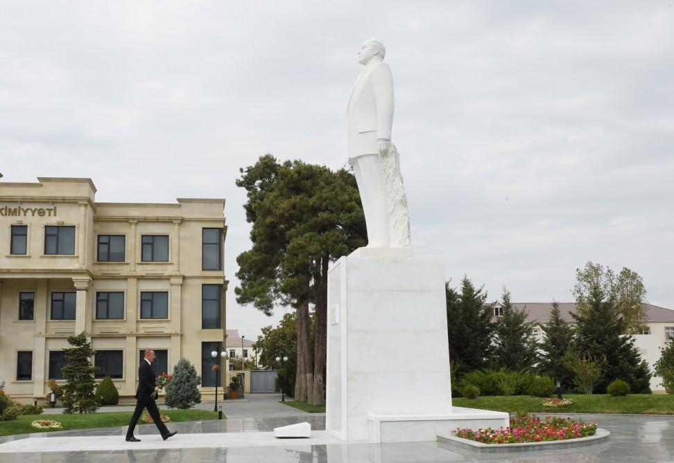 Azerbaijani president arrives in Bilasuvar district (PHOTO)