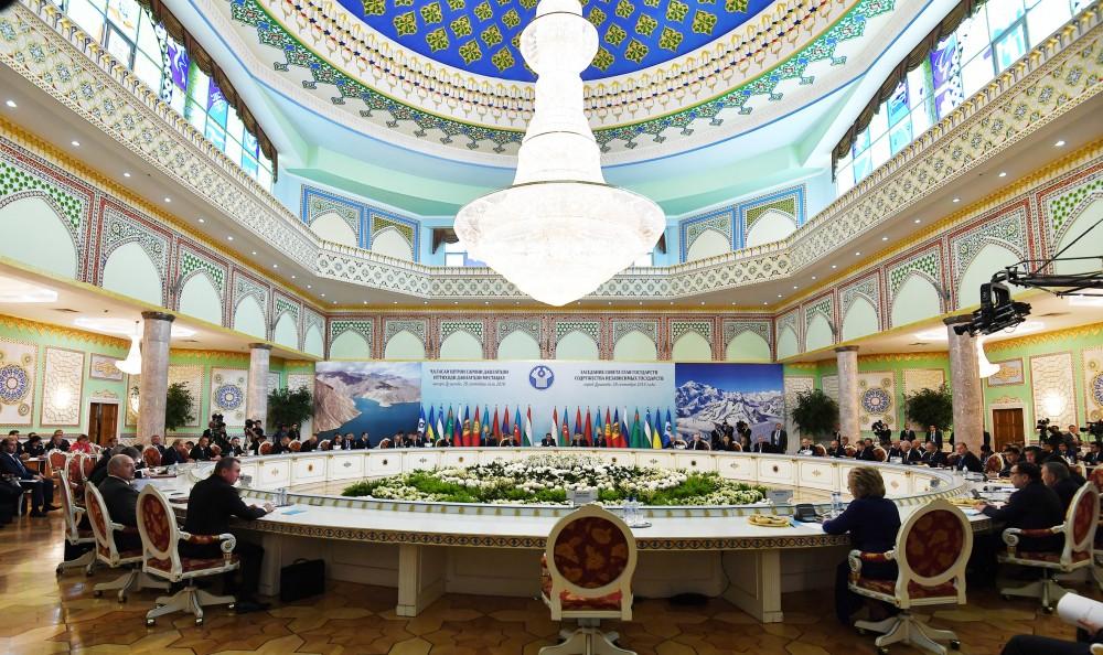 Azerbaijani president attends expanded session of CIS Council of Heads of State in Dushanbe (PHOTO)