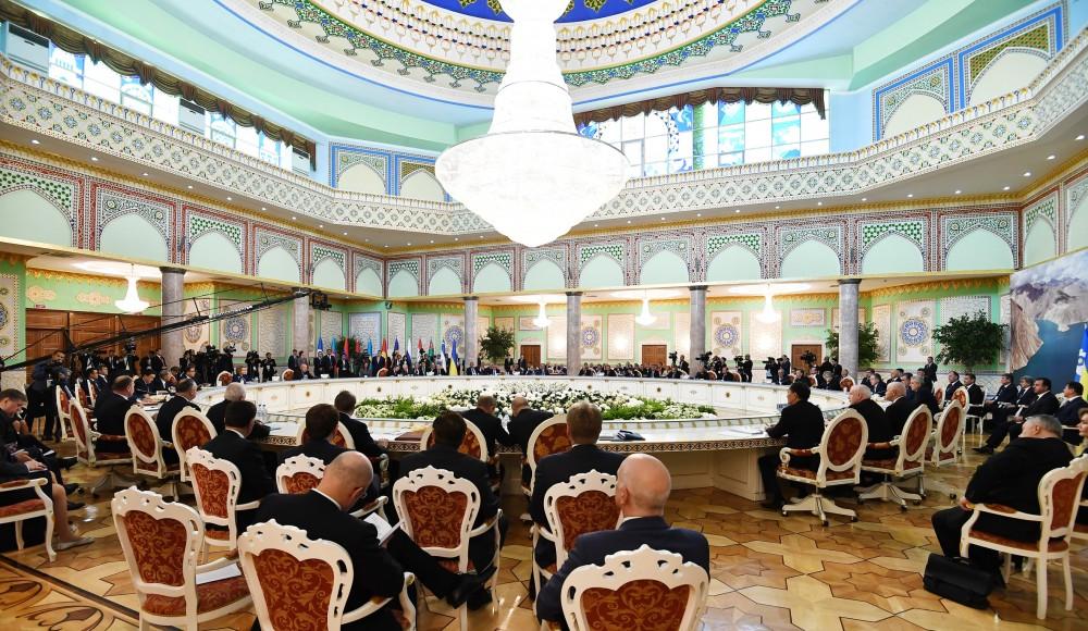 Azerbaijani president attends expanded session of CIS Council of Heads of State in Dushanbe (PHOTO)