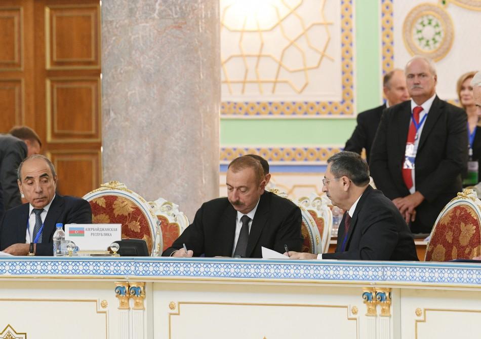 Azerbaijani president attends expanded session of CIS Council of Heads of State in Dushanbe (PHOTO)