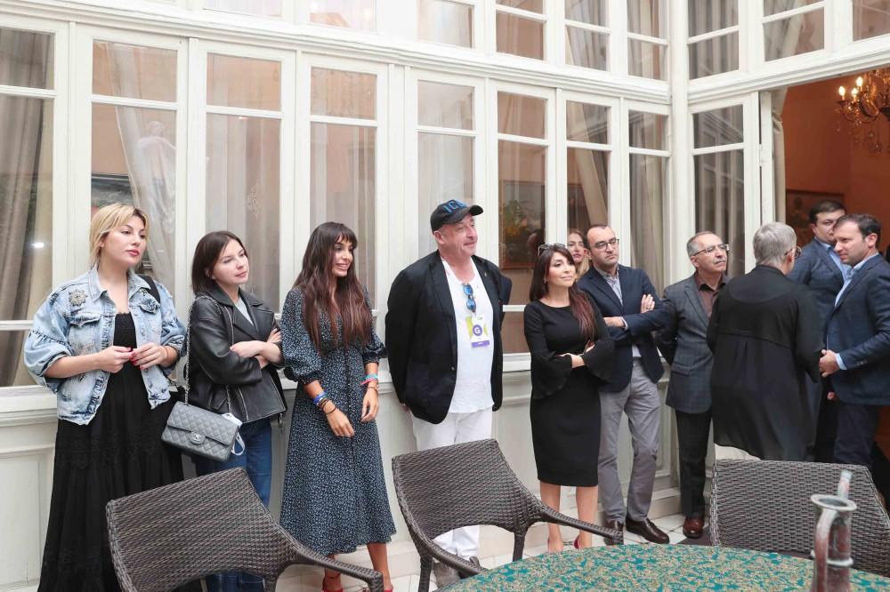 Heydar Aliyev Foundation VP Leyla Aliyeva watches premiere of play “Immolatio” in Magsud Ibrahimbayov Creative Center (PHOTO)