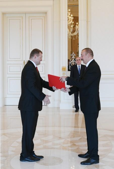 Ilham Aliyev receives credentials of incoming Czech ambassador (PHOTO)