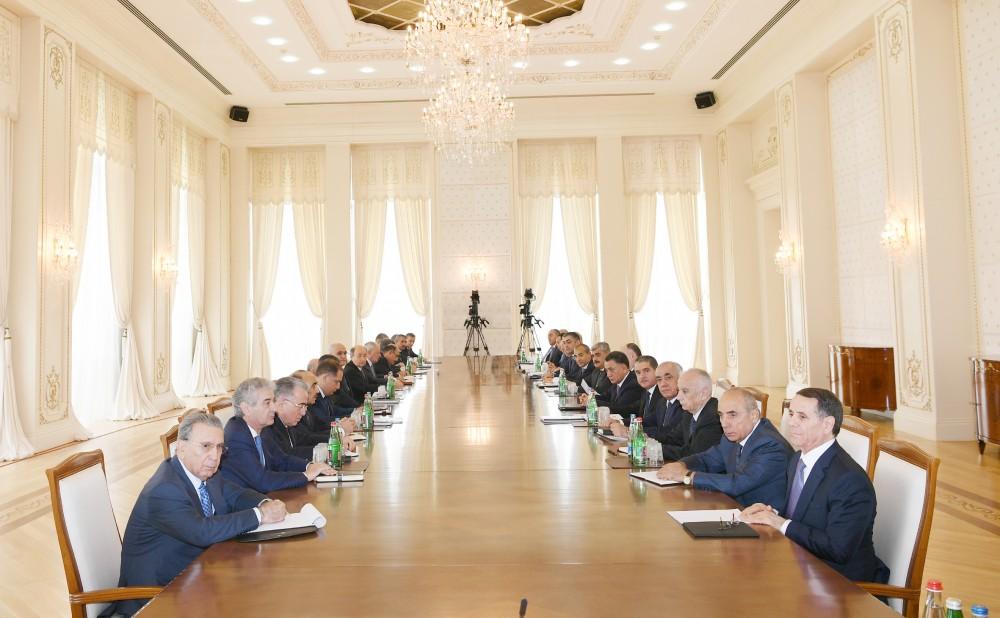 President Ilham Aliyev chairs meeting of Cabinet of Ministers (PHOTO)