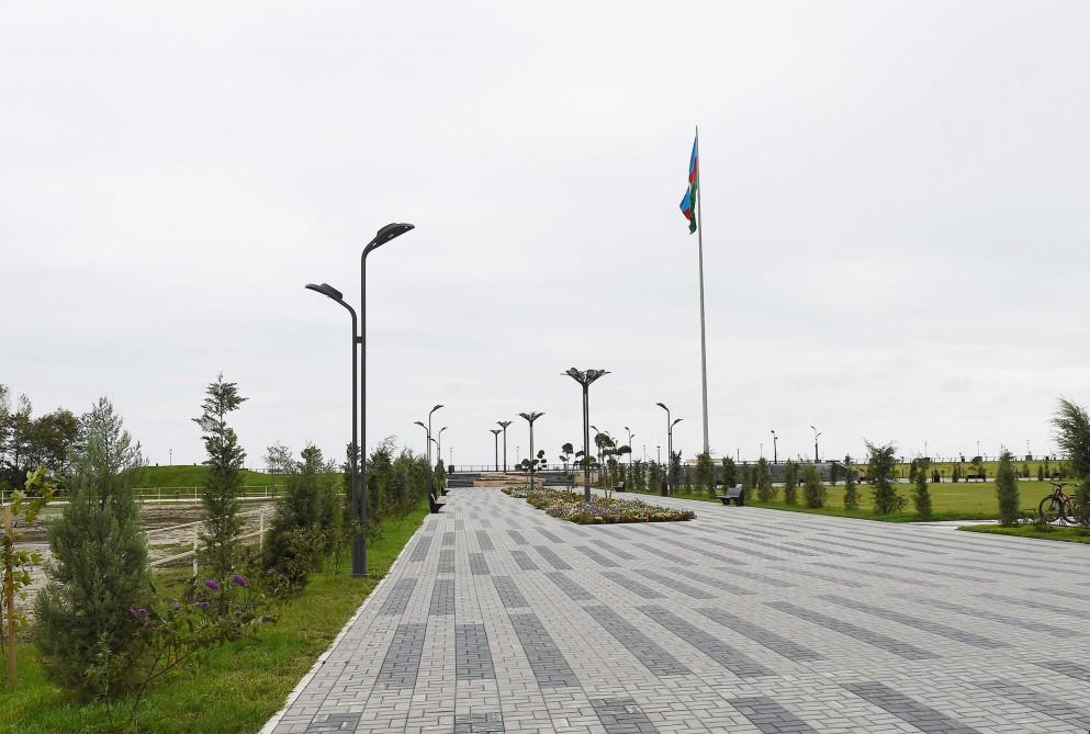 Ilham Aliyev views conditions created in seaside park-boulevard complex in Astara (PHOTO)