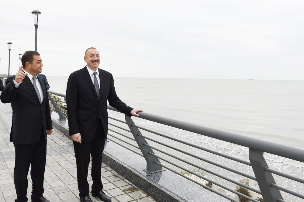 Ilham Aliyev views conditions created in seaside park-boulevard complex in Astara (PHOTO)