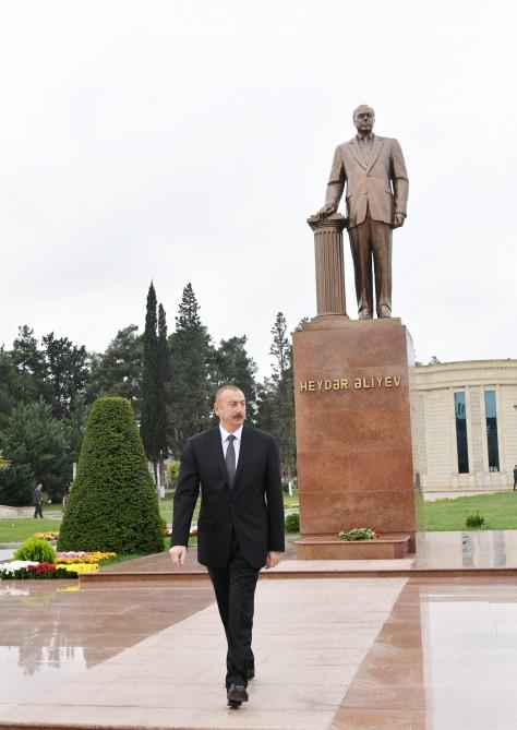 President Ilham Aliyev arrives in Imishli district (PHOTO)