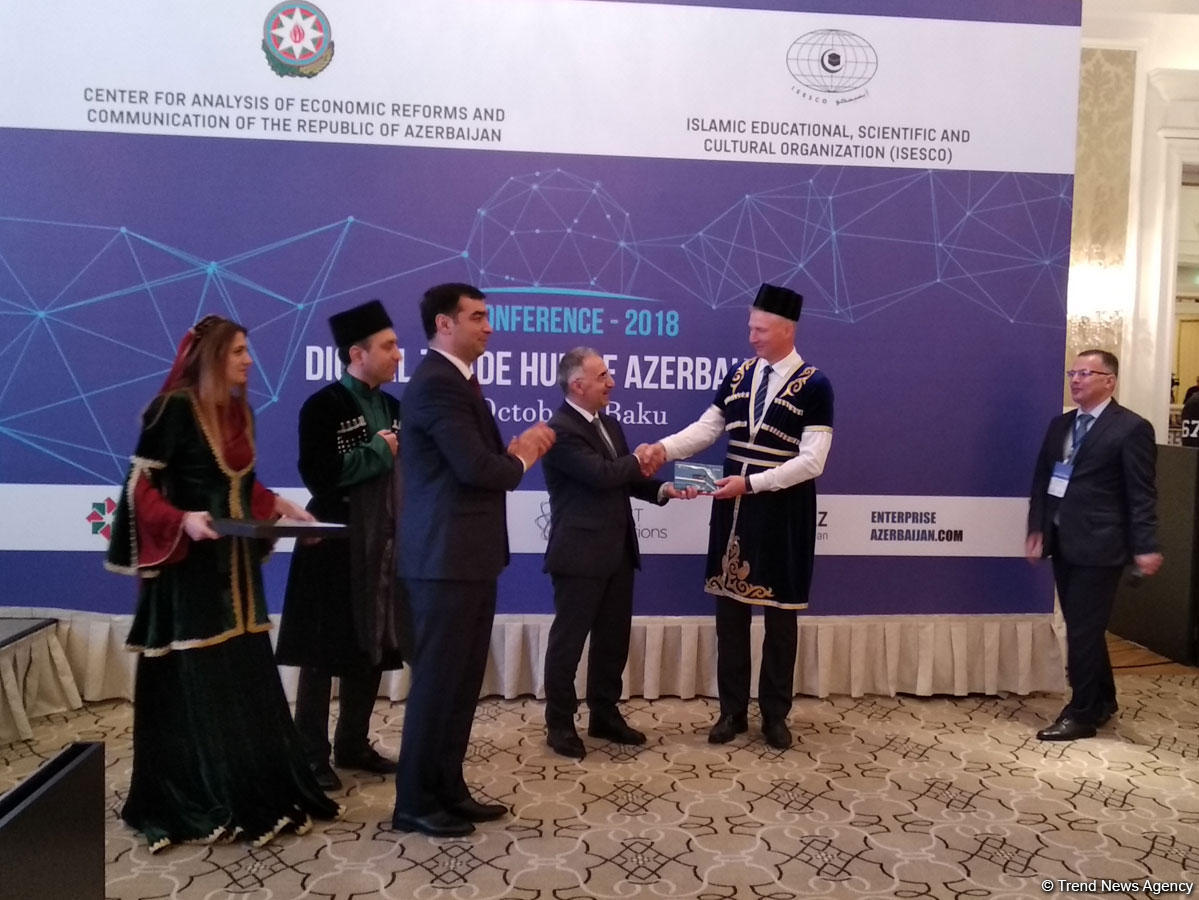 ISESCO Director General, Head of EU Delegation receive mobile resident status (PHOTO)