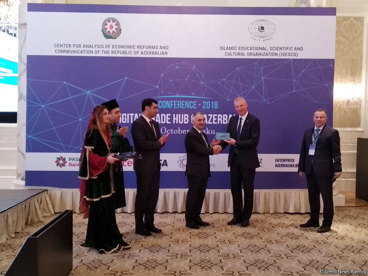 ISESCO Director General, Head of EU Delegation receive mobile resident status (PHOTO)