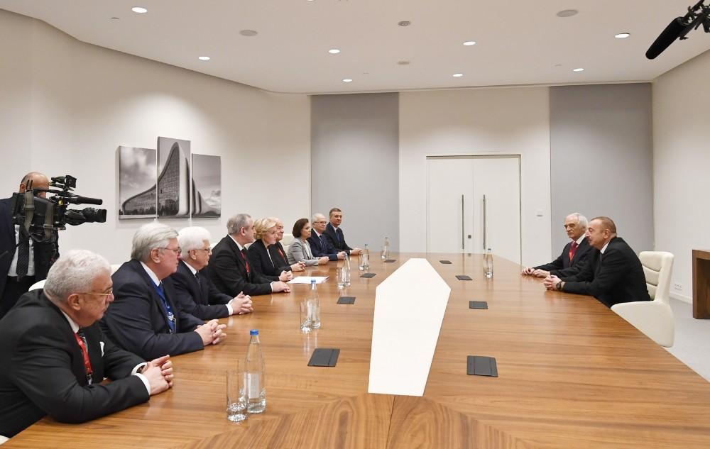 President Ilham Aliyev receives Russian deputy prime minister (PHOTO)