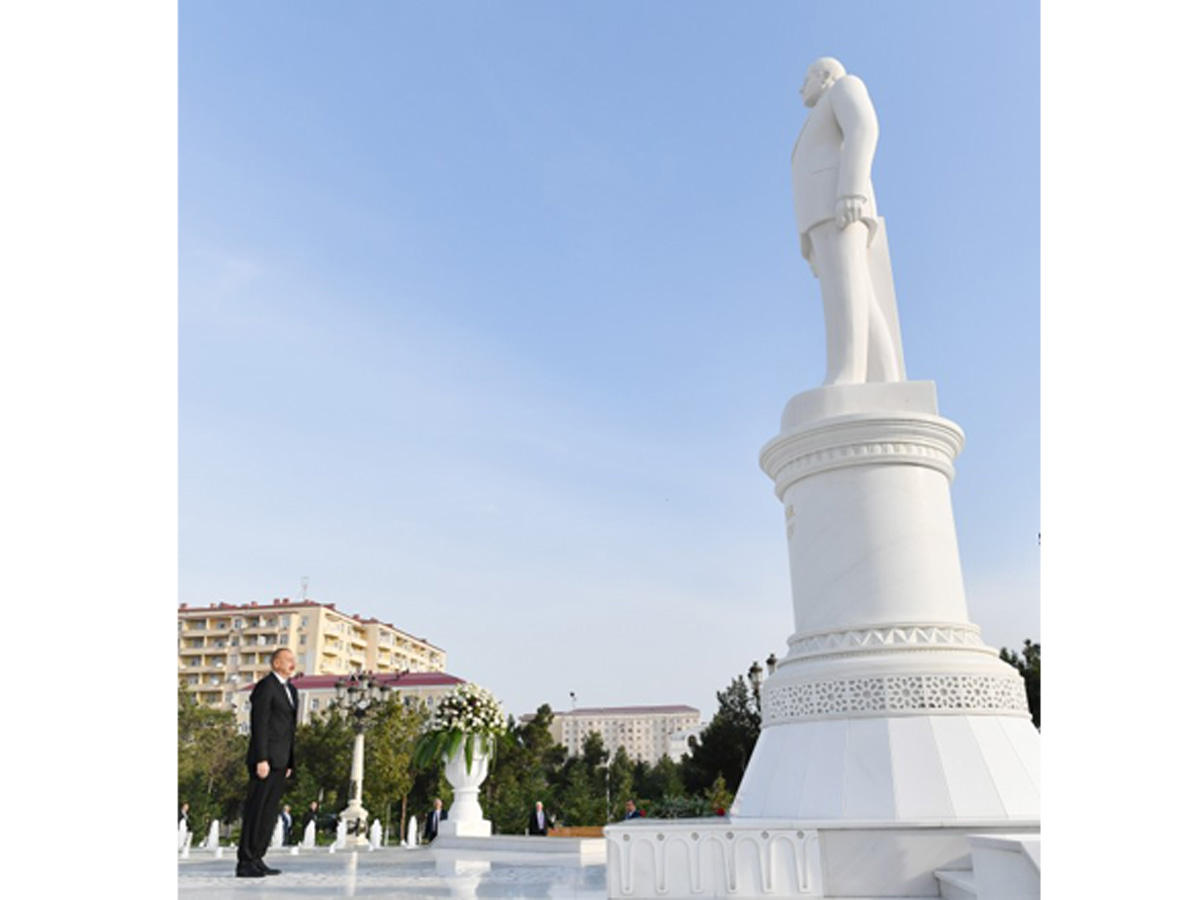 Azerbaijani president arrives in Sumgait for visit (PHOTO)