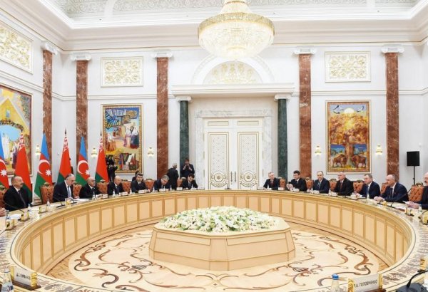 Azerbaijani, Belarus presidents hold expanded meeting (PHOTO)