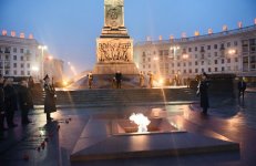 President Ilham Aliyev visits Victory Square in Minsk (PHOTO)