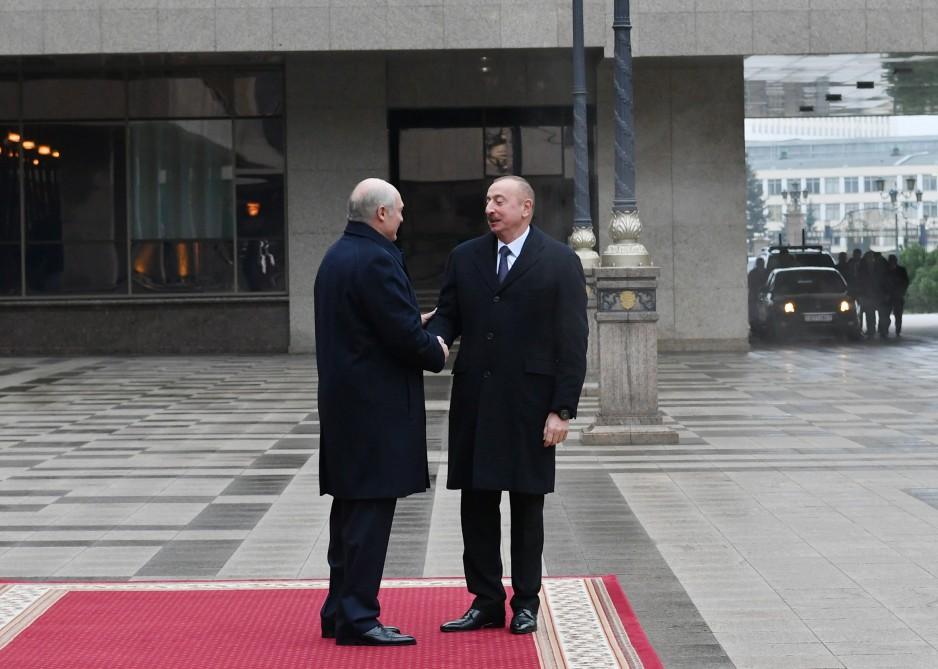 Official welcome ceremony held for Azerbaijani president in Minsk (PHOTO)