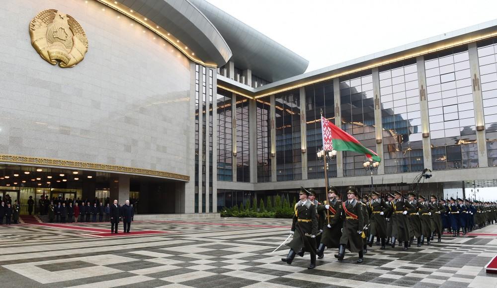 Official welcome ceremony held for Azerbaijani president in Minsk (PHOTO)