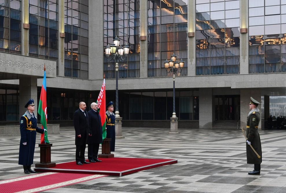 Official welcome ceremony held for Azerbaijani president in Minsk (PHOTO)