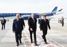 President Ilham Aliyev arrives in Turkmenistan for official visit (PHOTO)