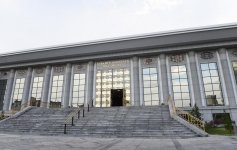 Azerbaijani president views Turkmen national carpet museum (PHOTO)
