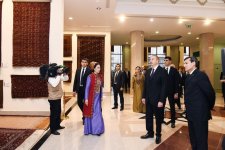 Azerbaijani president views Turkmen national carpet museum (PHOTO)