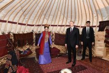 Azerbaijani president views Turkmen national carpet museum (PHOTO)