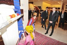Azerbaijani president views Turkmen national carpet museum (PHOTO)