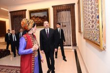 Azerbaijani president views Turkmen national carpet museum (PHOTO)