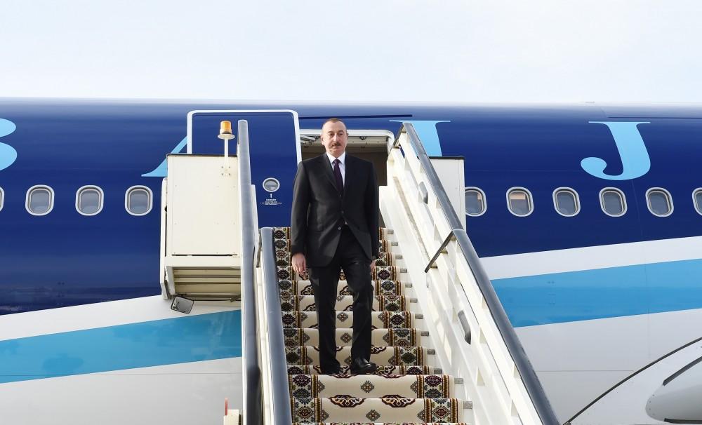 President Ilham Aliyev arrives in Turkmenistan for official visit (PHOTO)