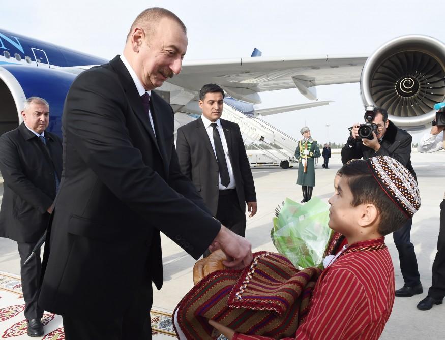 President Ilham Aliyev arrives in Turkmenistan for official visit (PHOTO)