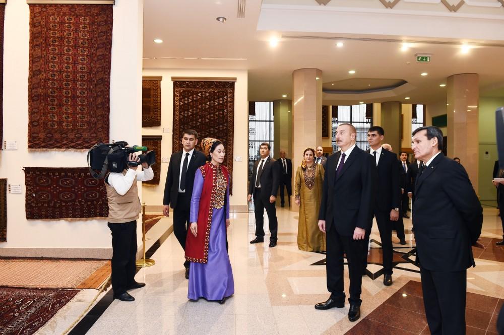 Azerbaijani president views Turkmen national carpet museum (PHOTO)
