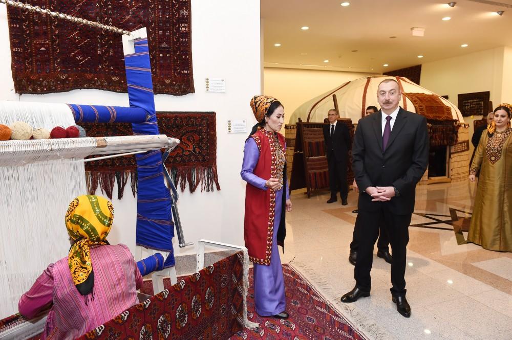 Azerbaijani president views Turkmen national carpet museum (PHOTO)