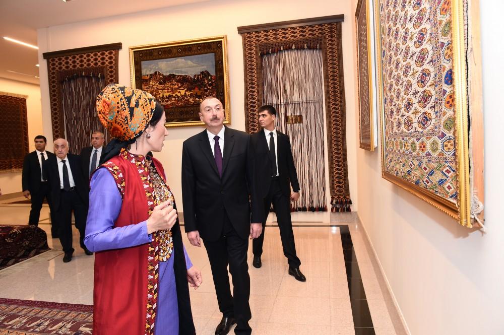 Azerbaijani president views Turkmen national carpet museum (PHOTO)