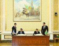 Azerbaijan, Turkmenistan sign bilateral documents (PHOTO)