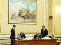 Azerbaijan, Turkmenistan sign bilateral documents (PHOTO)