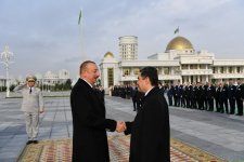 Official welcome ceremony held for Azerbaijani president in Ashgabat (PHOTO)