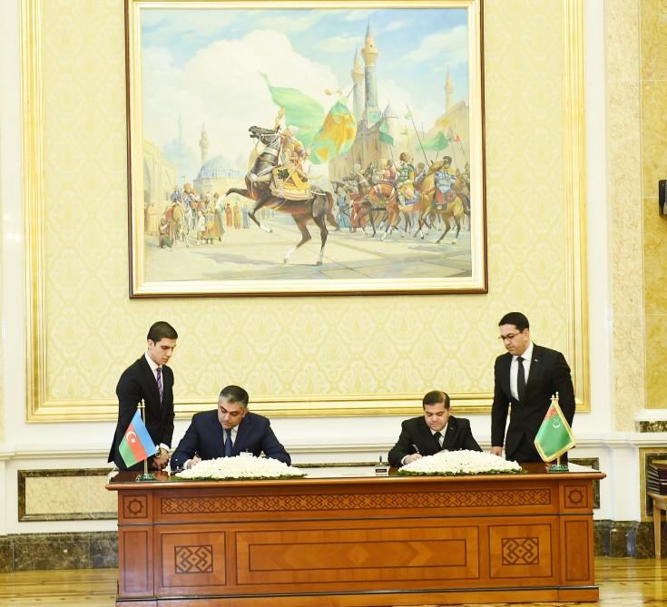 Azerbaijan, Turkmenistan sign bilateral documents (PHOTO)