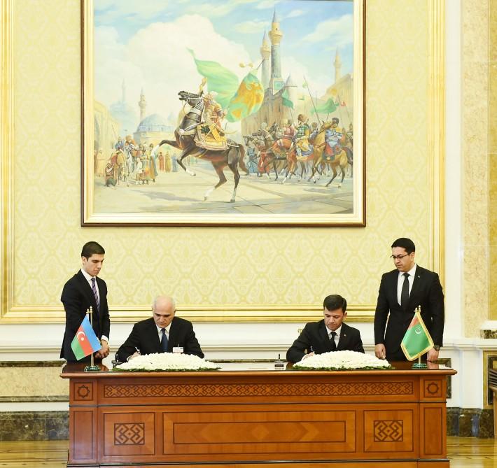 Azerbaijan, Turkmenistan sign bilateral documents (PHOTO)