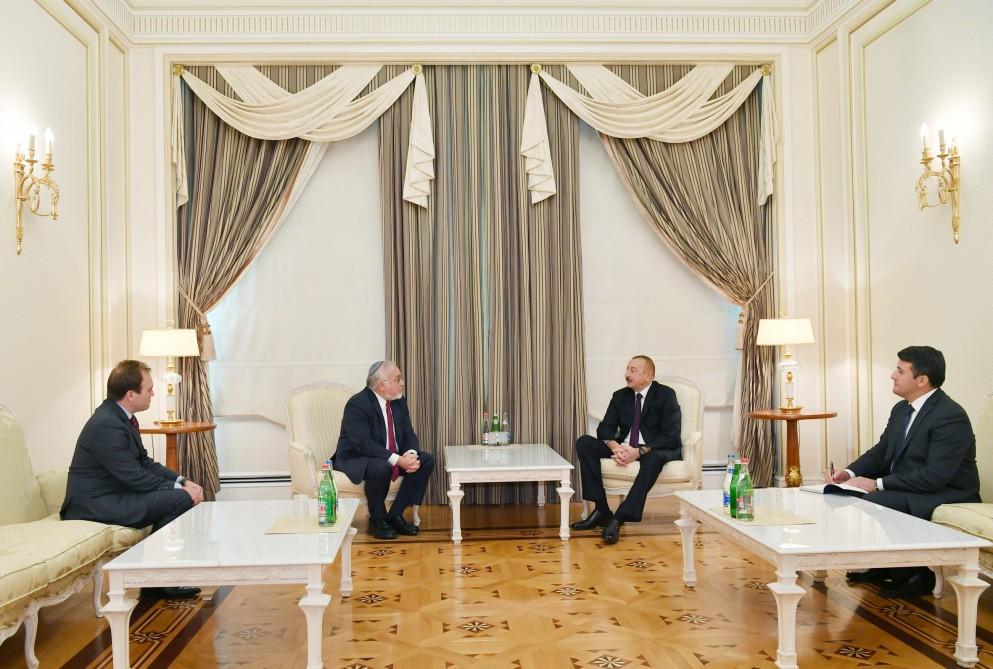 President Ilham Aliyev receives US renowned religious figures (PHOTO)