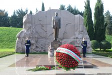 Azerbaijani public reveres memory of great leader Heydar Aliyev (PHOTO)